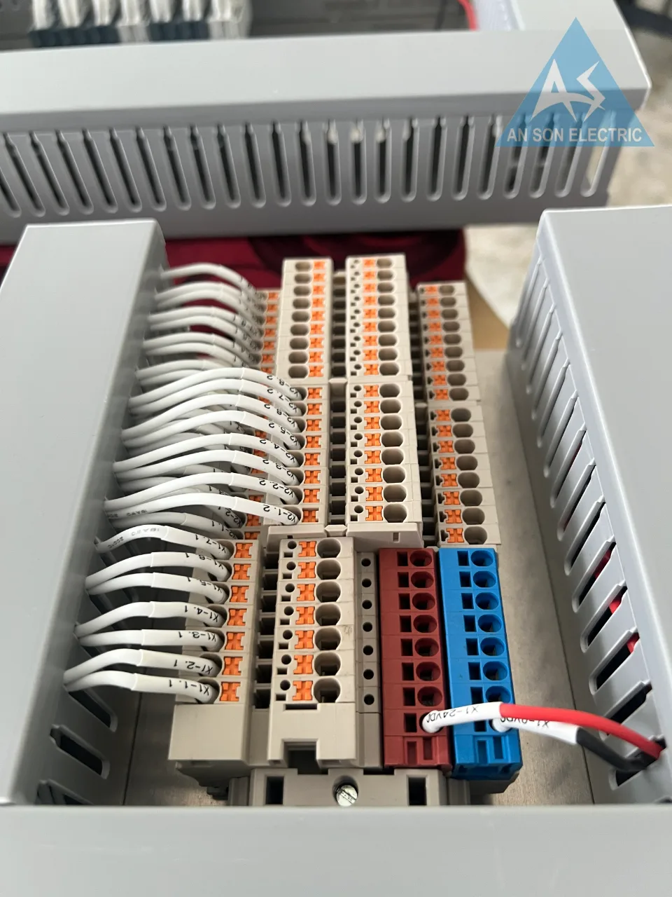 DP2.5SGQK02 - Khối cầu đấu dây cho 8 cảm biến