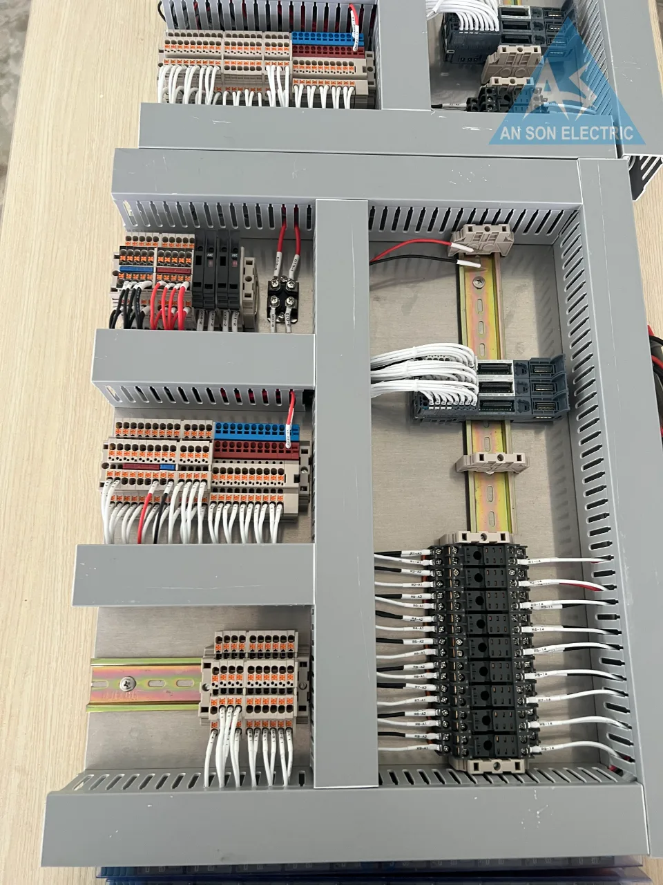 DP2.5SGQK01 - Khối cầu đấu dây cho 4 cảm biến